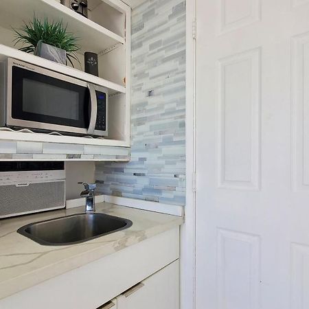Waikiki Beach Modern Studio No Resort Fee Best Location Honolulu Exterior photo